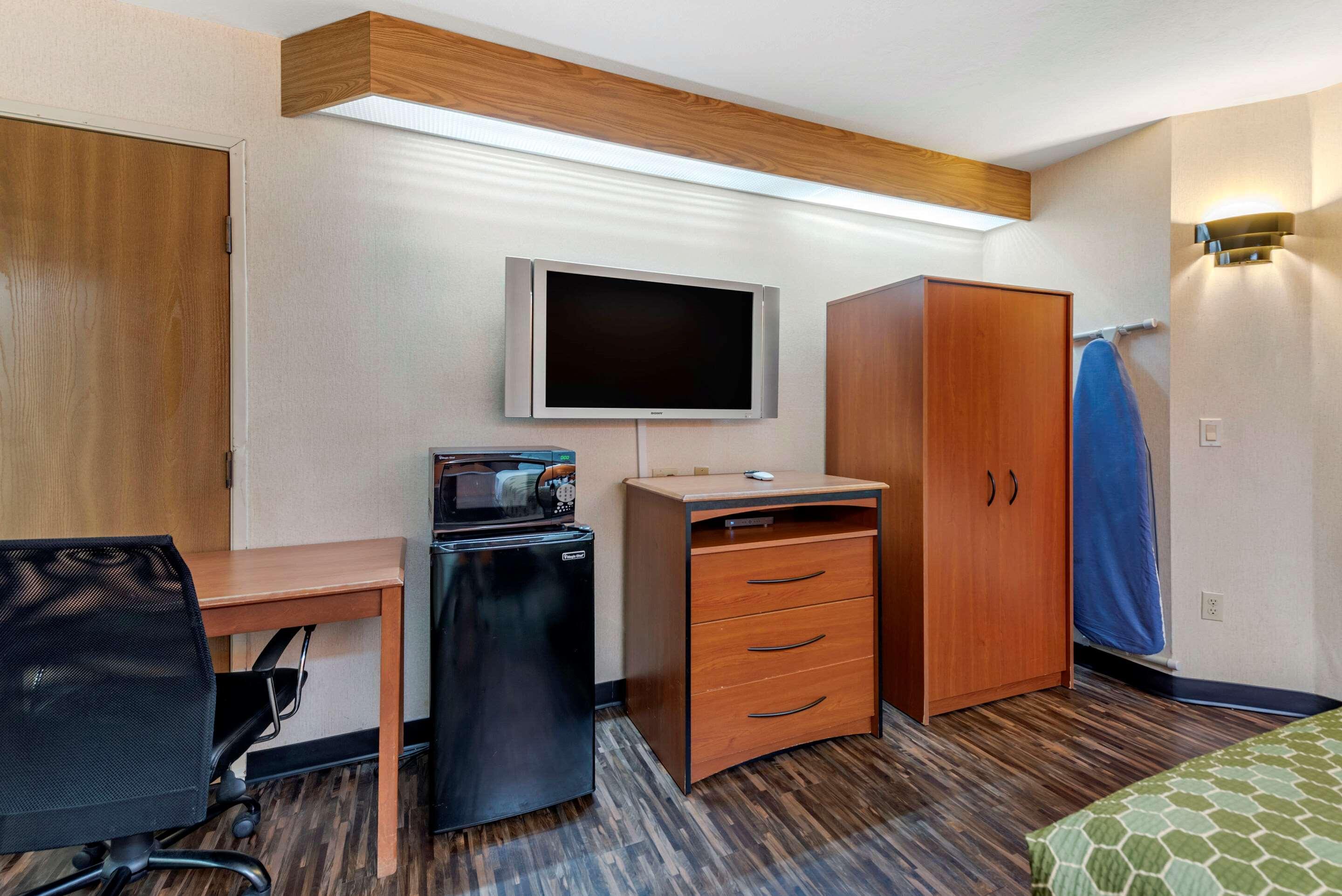 Econo Lodge North Academy Колорадо-Спрингс Экстерьер фото