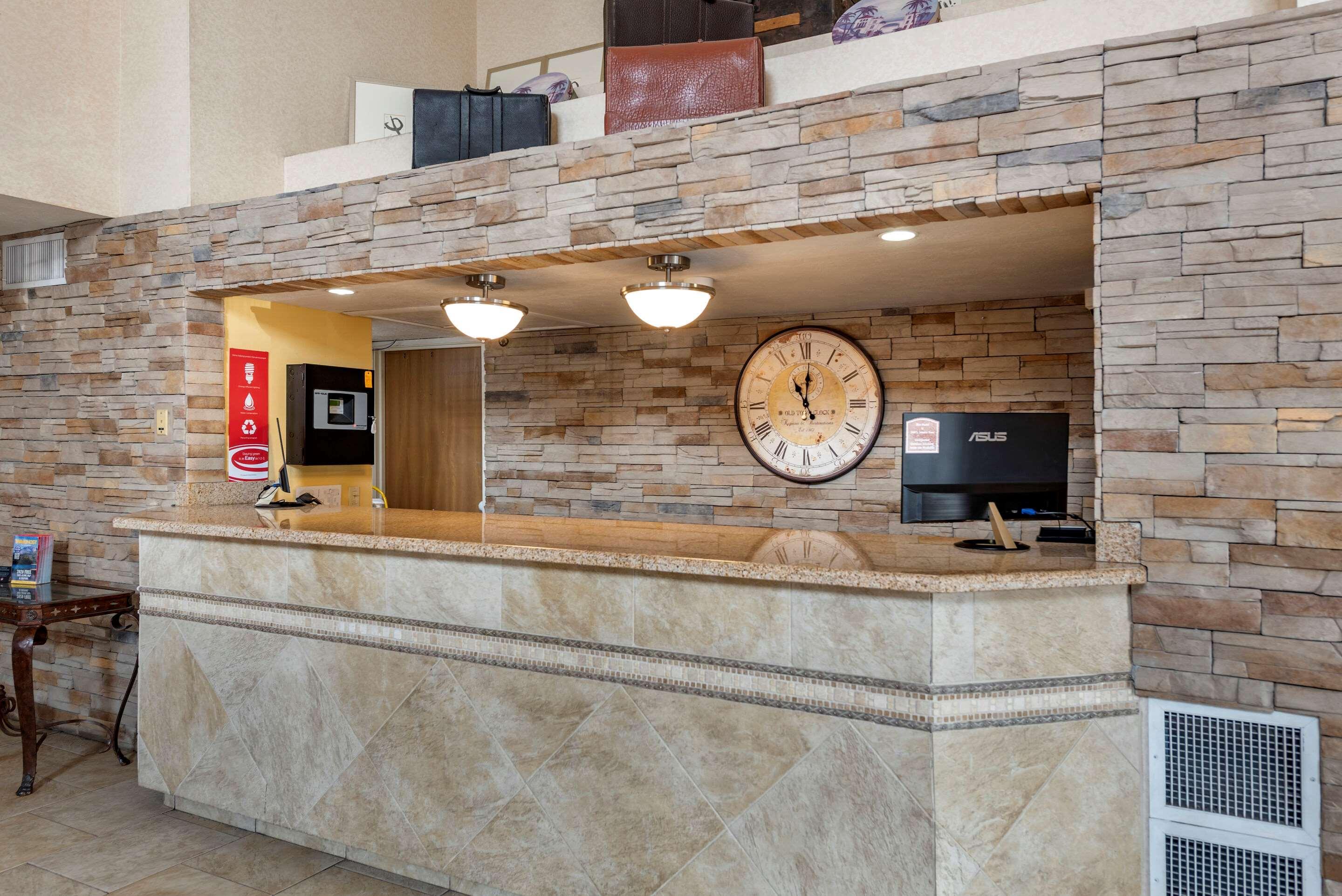Econo Lodge North Academy Колорадо-Спрингс Экстерьер фото