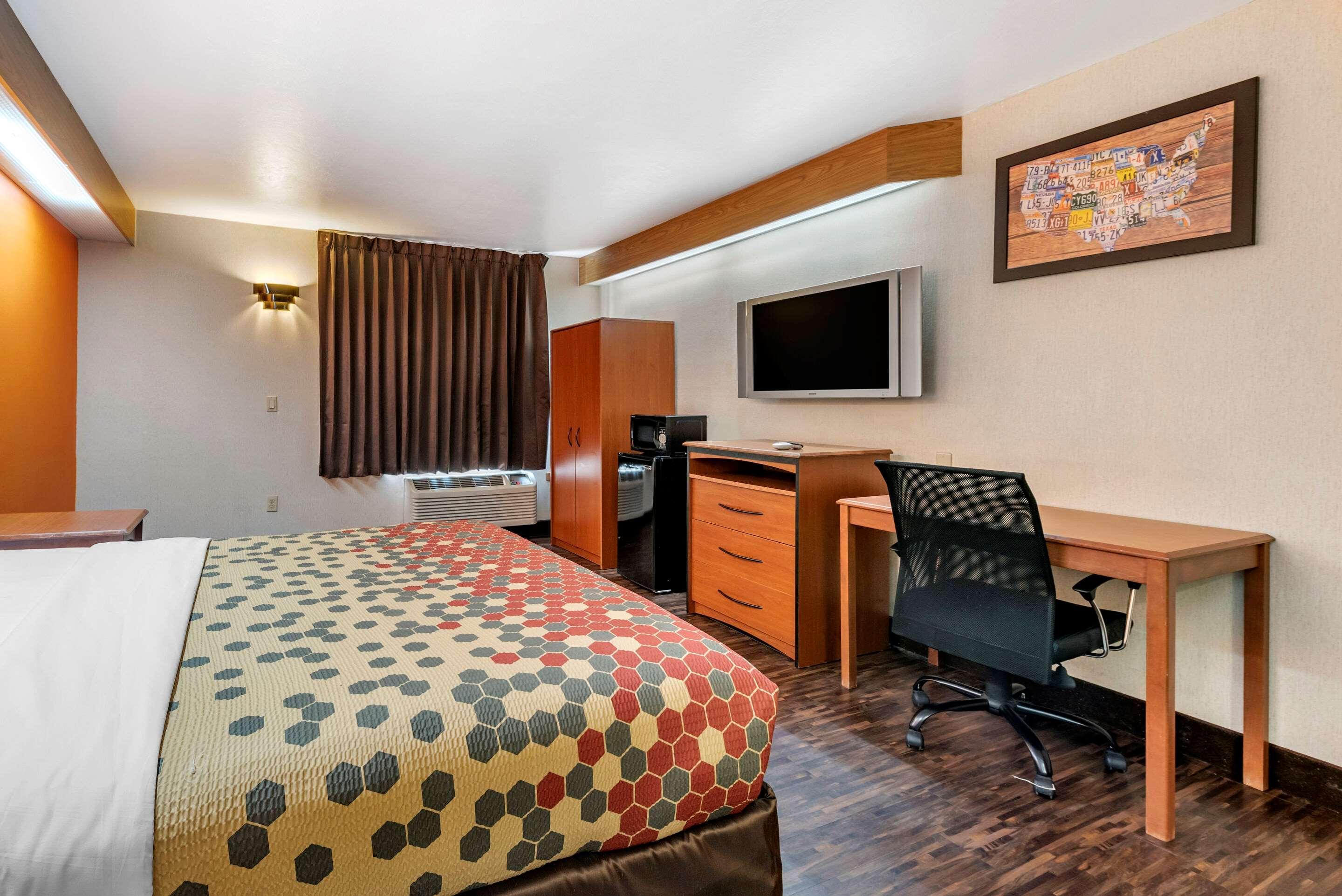 Econo Lodge North Academy Колорадо-Спрингс Экстерьер фото