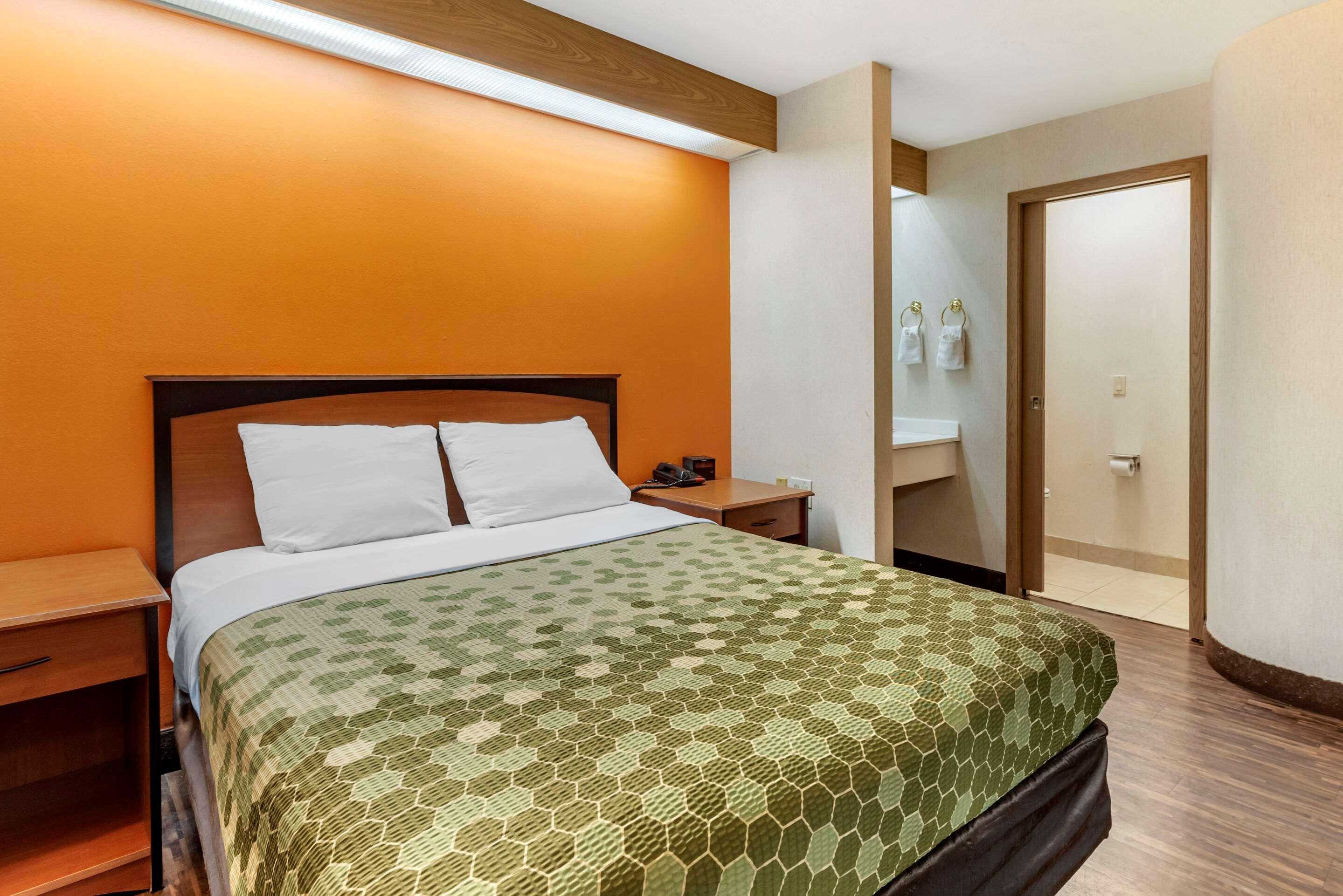 Econo Lodge North Academy Колорадо-Спрингс Экстерьер фото